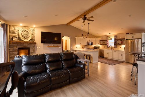 975 Miller Hwy, Olivet, MI, 49076-8628 | Card Image