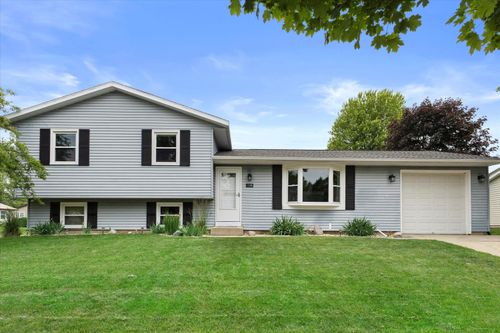 2332 Hughes Ln, Waukesha, WI, 53188-2758 | Card Image