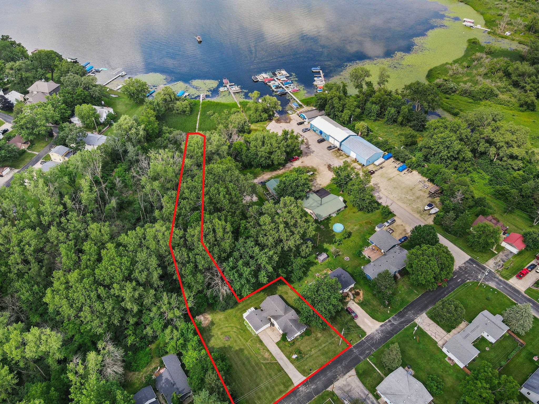 Burr Ln, Cambridge, WI 53523