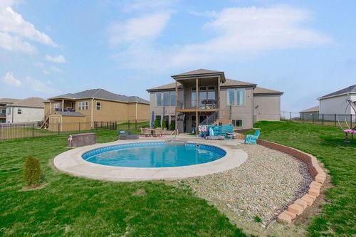 807 W Solomon Dr, Lone Jack, MO, 64086-4536 | Card Image