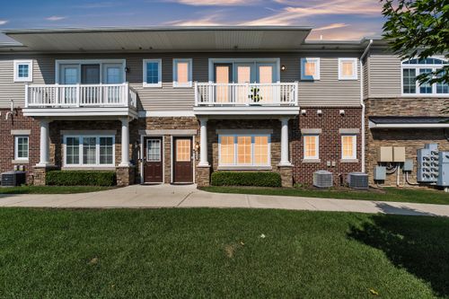 5633 Arbor Chase Dr, Ann Arbor, MI, 48103-3527 | Card Image
