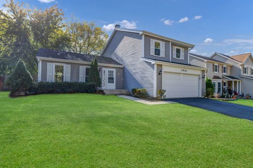 27W125 Chestnut Ln, Winfield, IL, 60190-2048 | Card Image