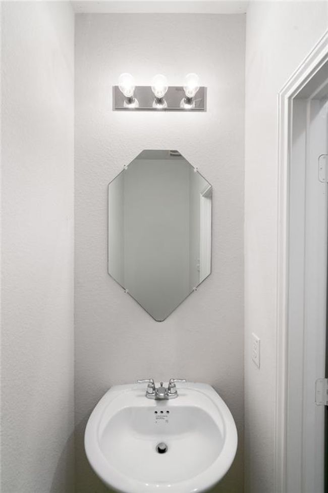 guest bathroom | Image 10