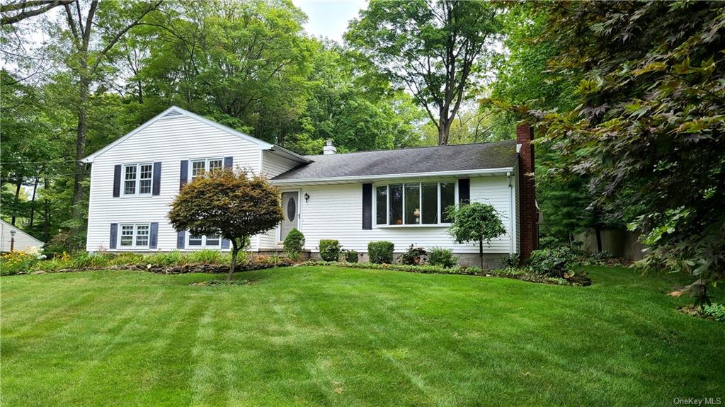 Doran Dr, Hopewell Junction, NY 12533