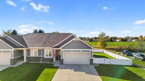 301 S Mickelson Ave, Vermillion, SD, 57069-3483 | Card Image