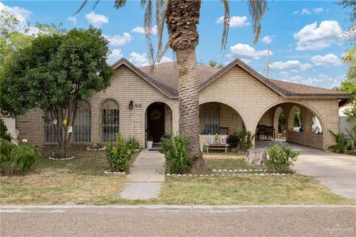 1069 E Paisano St, Roma, TX, 78584-8026 | Card Image