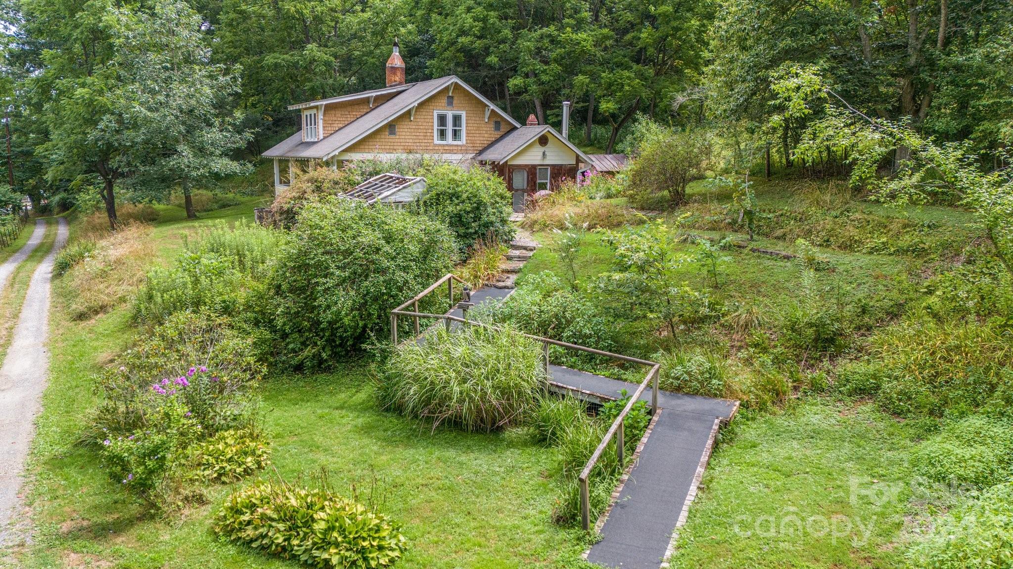 Persimmon Ln, Canton, NC 28716