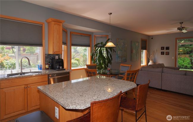 Kitchen Island with seating | Image 6