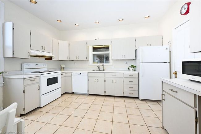 1396 Progreston Rd, Home with 5 bedrooms, 3 bathrooms and 20 parking in Carlisle ON | Image 23