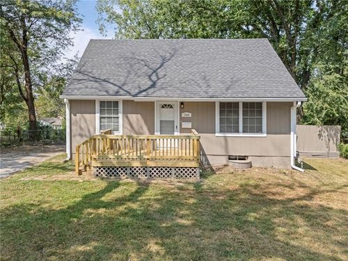 7504 E 49th St, Kansas City, MO, 64129-2041 | Card Image