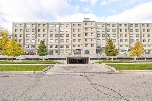 104-18 Holborn Crt, Kitchener, ON, N2A4A1 | Card Image