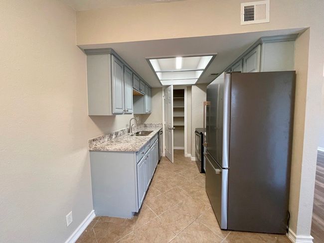 Kitchen | Image 11