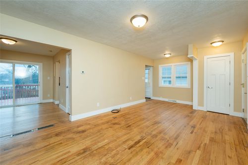 3825 51st St, Des Moines, IA, 50310-1812 | Card Image