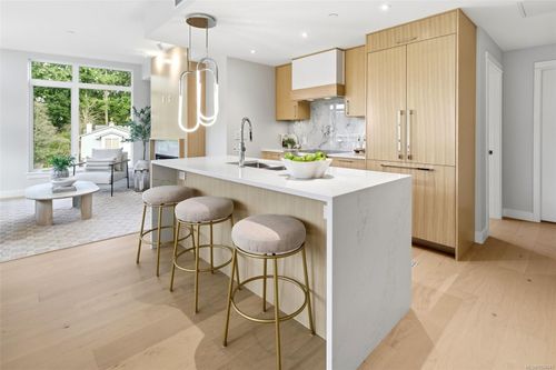 306-5229 Cordova Bay Rd, Saanich, BC, V8Y2L1 | Card Image