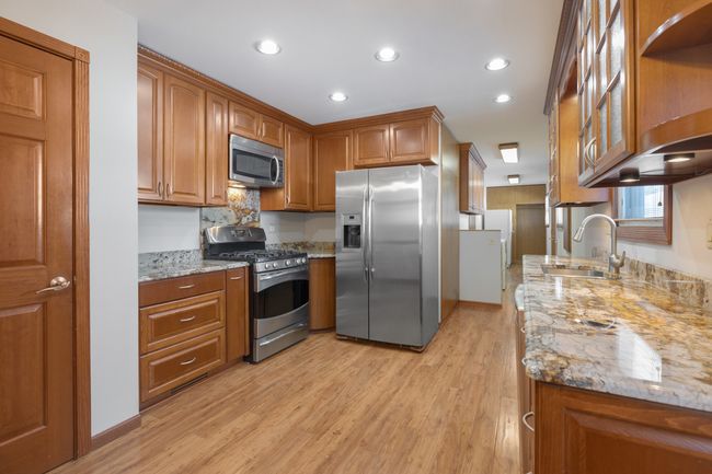1141 Hartford Ln, House other with 5 bedrooms, 3 bathrooms and 2 parking in Elk Grove Village IL | Image 7