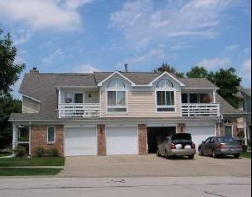 1042 Courtland Dr, Buffalo Grove, IL, 60089-1192 | Card Image