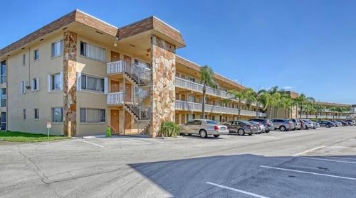 304-600 Village Green Ct, Palm Springs, FL, 33461-6520 | Card Image
