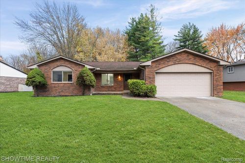 902 Longfellow Dr, Troy, MI, 48085-4882 | Card Image