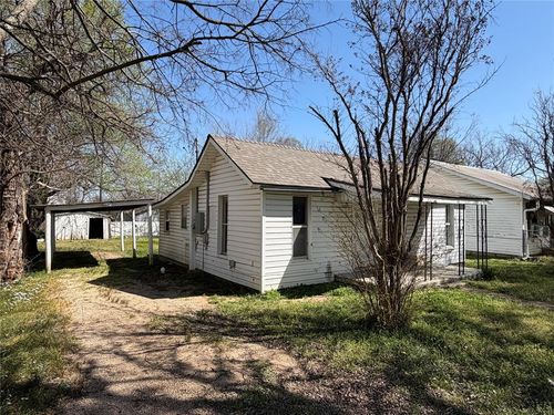 1506 S Mekusukey Ave, Wewoka, OK, 74884-3939 | Card Image