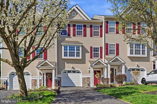 39 Hoag Ln, Aston, PA, 19014-3702 | Card Image