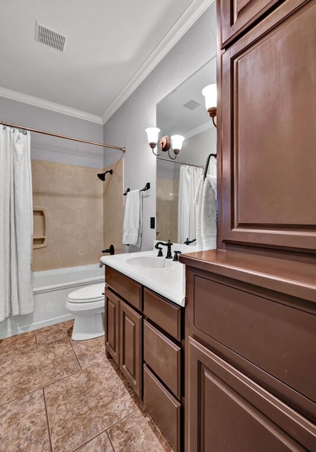 565 Lost Hunters Cyn, House other with 5 bedrooms, 5 bathrooms and 3 parking in China Spring TX | Image 39
