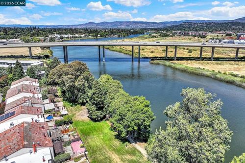 908 Marina Dr, Napa, CA, 94559-4751 | Card Image