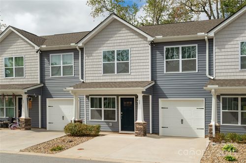 15 Virginia Commons Dr, Arden, NC, 28704-1479 | Card Image