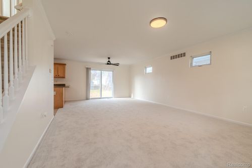 27365 Park Ct, Madison Heights, MI, 48071-3447 | Card Image