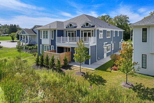 571 Mill St, Fontana, WI, 53125-1240 | Card Image