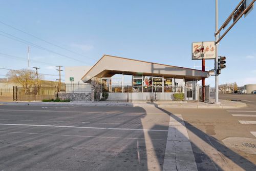 5801 Central Ave Ne, Albuquerque, NM, 87108-1701 | Card Image