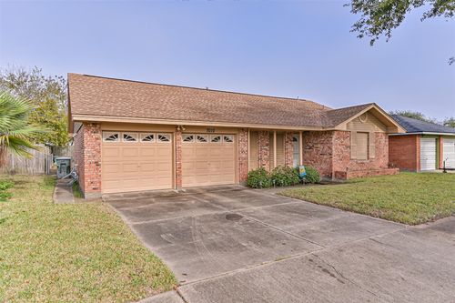 7010 Yucca Dr, Galveston, TX, 77551-1724 | Card Image