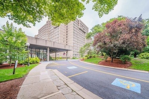 609s-250 Hammond Pond Pkwy, Chestnut Hill, MA, 02467-1519 | Card Image