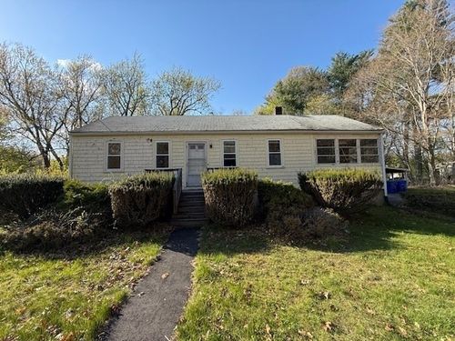 48 Forest St, Rockland, MA, 02370-1102 | Card Image
