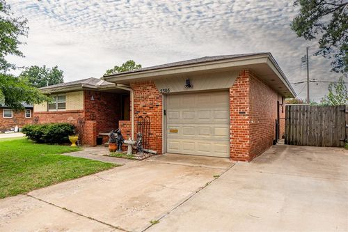 2305 N Gleason Ave, Bethany, OK, 73008-5829 | Card Image