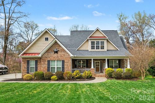 1520 Bennington Dr Nw, Concord, NC, 28027-8035 | Card Image