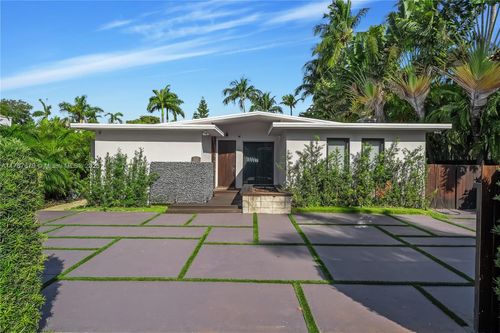 122 E 2nd Ct, Miami Beach, FL, 33139-5107 | Card Image
