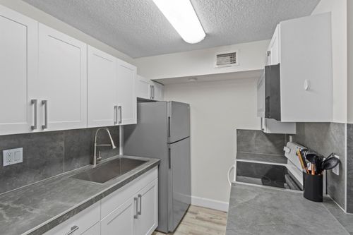 apt-106-2000 N Congress Ave, West Palm Beach, FL, 33401-1653 | Card Image