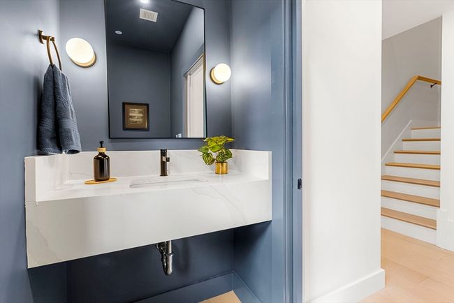 5 - 145 Warren St, Condo with 2 bedrooms, 3 bathrooms and null parking in Newton MA | Image 16