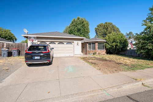1860 Cottonwood Dr, Central Point, OR, 97502-8607 | Card Image