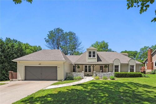 521 129th Ter, Kansas City, MO, 64145-1356 | Card Image
