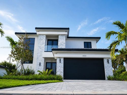 0-13023 Davie Oaks Dr, Davie, FL, 33325-3700 | Card Image