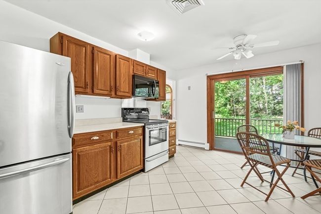 UNIT-4 - 22 Grove Pl, Condo with 2 bedrooms, 1 bathrooms and 1 parking in Winchester MA | Image 13