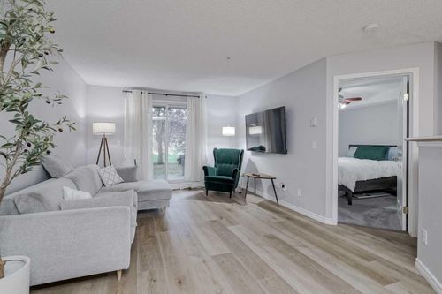 6118-6000 Somervale Crt Sw, Calgary, AB, T2Y4J4 | Card Image