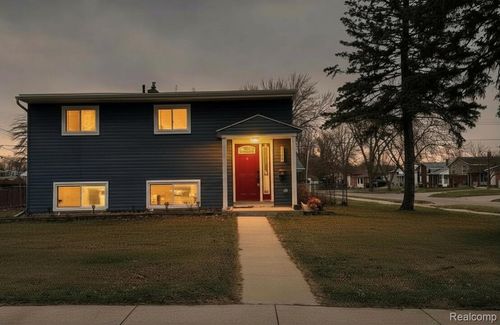 31866 Lynne Dr, Rockwood, MI, 48173-1090 | Card Image