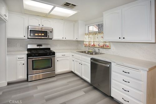 13-8032 Rose, Paramount, CA, 90723 | Card Image