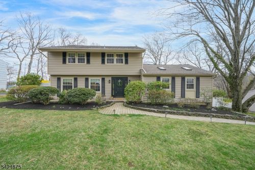 52 Dorothy Dr, Morristown, NJ, 07960-4917 | Card Image