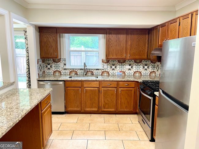 696 Redland Dr, Condo with 2 bedrooms, 3 bathrooms and null parking in jonesboro GA | Image 9