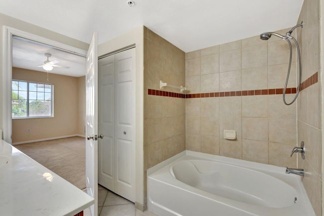 APT-302 - 6510 Emerald Dunes Dr, Condo with 2 bedrooms, 2 bathrooms and null parking in West Palm Beach FL | Image 26