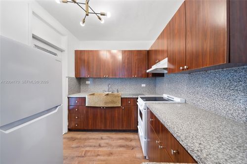 110-1150 Euclid Ave, Miami Beach, FL, 33139-4557 | Card Image