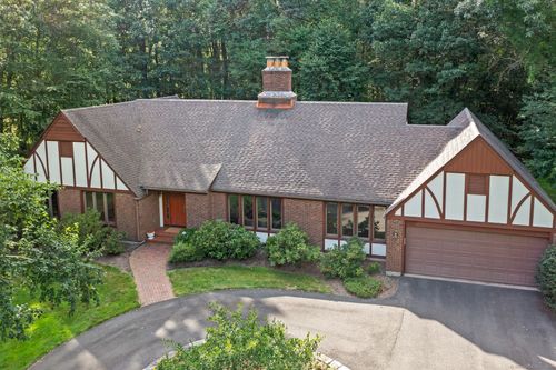 1 Cobblestone Rd, Glastonbury, CT, 06033-2505 | Card Image